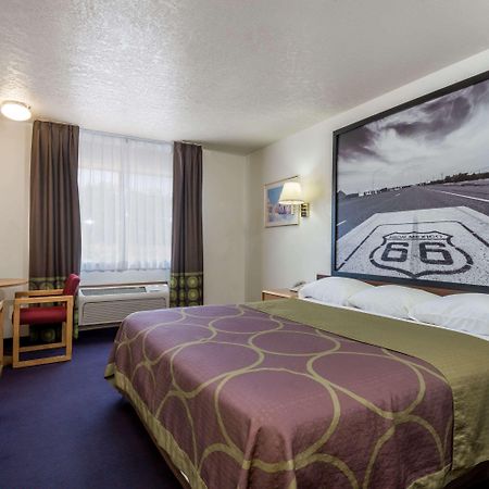 فندق Super 8 By Wyndham بيرناليلو المظهر الخارجي الصورة