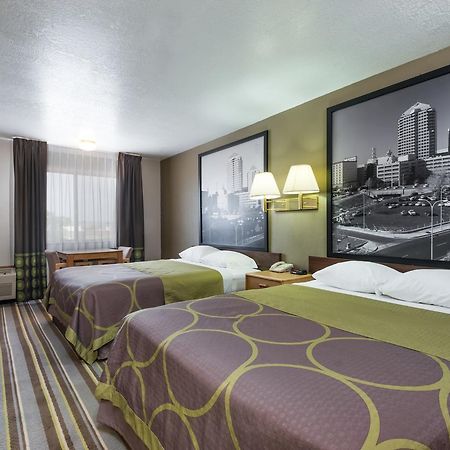 فندق Super 8 By Wyndham بيرناليلو المظهر الخارجي الصورة