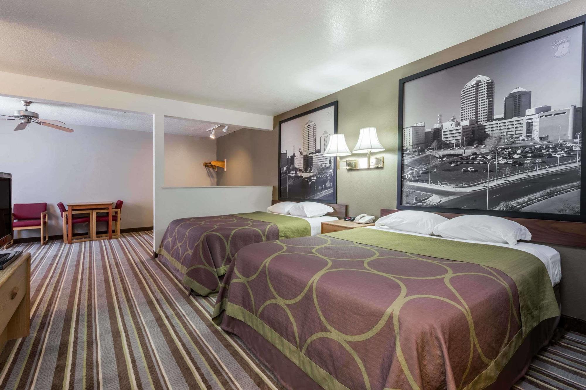 فندق Super 8 By Wyndham بيرناليلو المظهر الخارجي الصورة